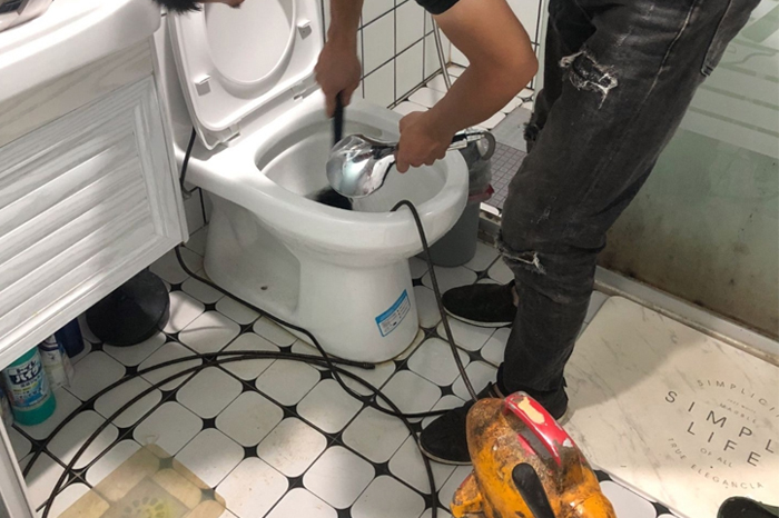 华池马桶堵塞自己疏通还是找师傅?专业上门服务让你省时更省心