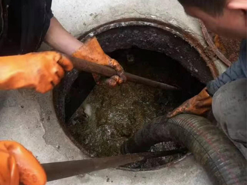 华池清理化粪池时如何避免沼气的危害?